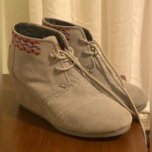 Toms gray wedge boots size 6